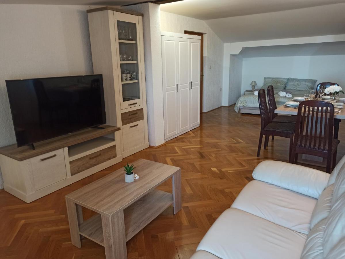 Villa Rea Malinska Buitenkant foto